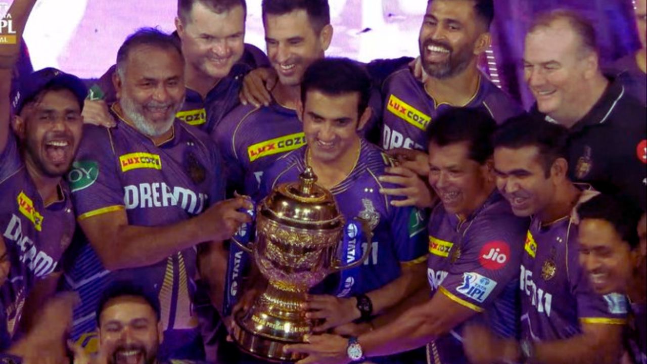 Gautam Gambhir with IPL trophy