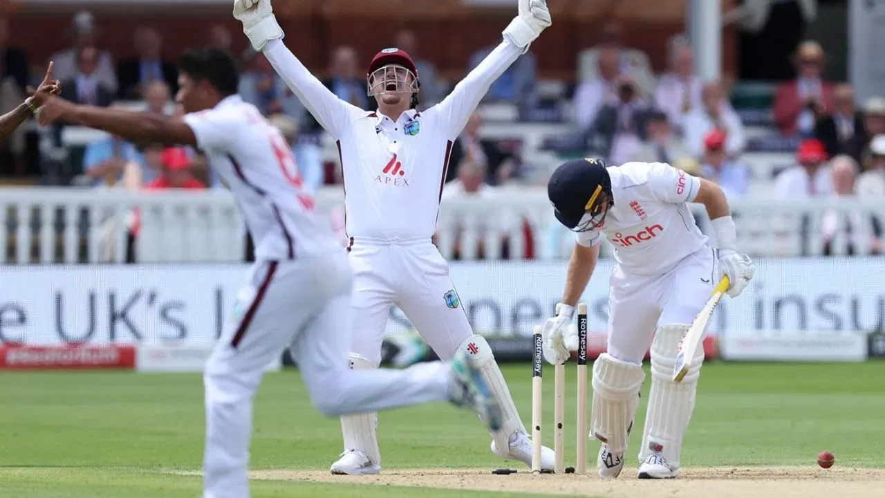 Gudakesh Motie, Joe Root