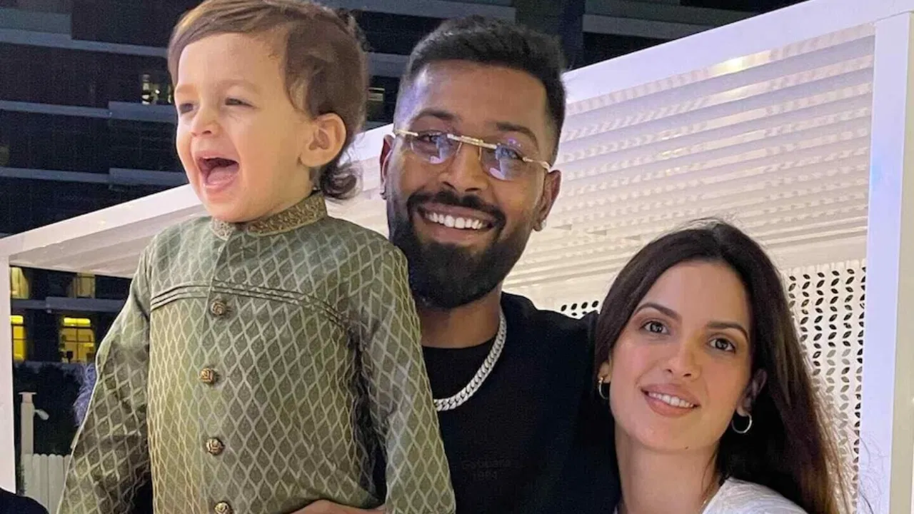 Hardik Pandya with his family