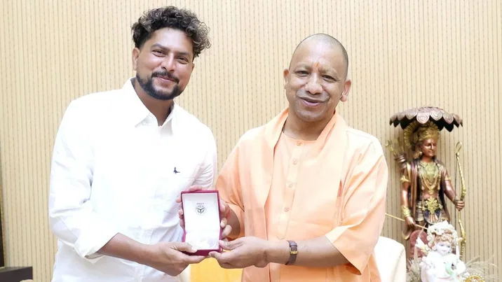 Kuldeep Yadav, Yogi Adityanath