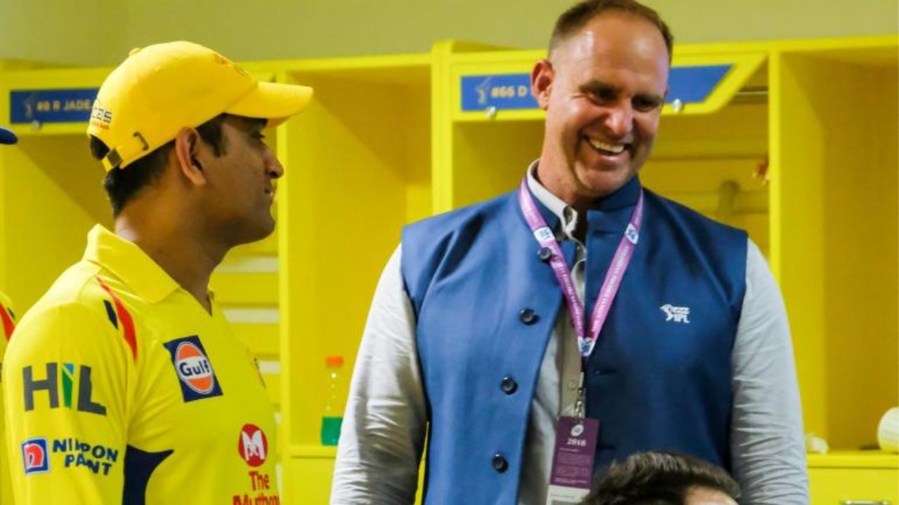 MS Dhoni and Matthew Hayden