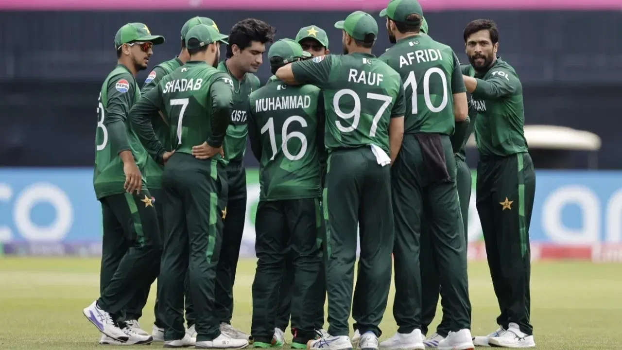 Naseem Shah with his Pakistan teammates