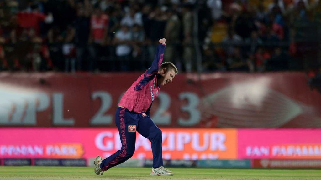 Adam Zampa Bowled A Good Spell, And Was Rewarded With Shikhar Dhawan's