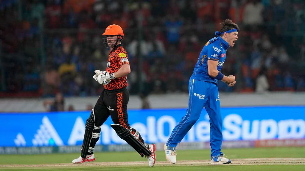 Travis Head Looks On After Being Dismissed By Gerald Coetzee