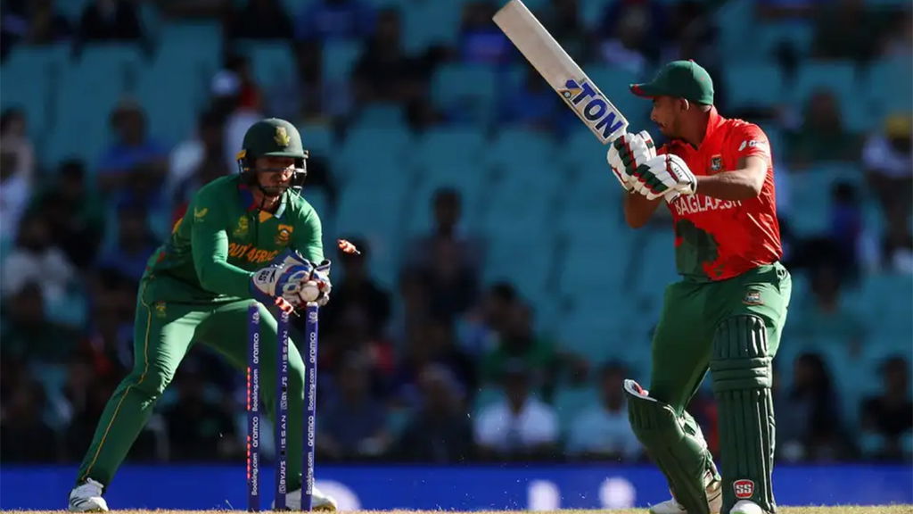 Mosaddek Hossain Became Keshav Maharaj's First Victim