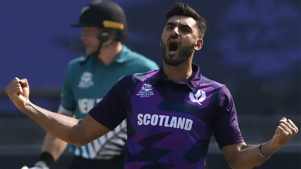 Safyaan Sharif Roars After Getting The Wicket Of Daryl Mitchell