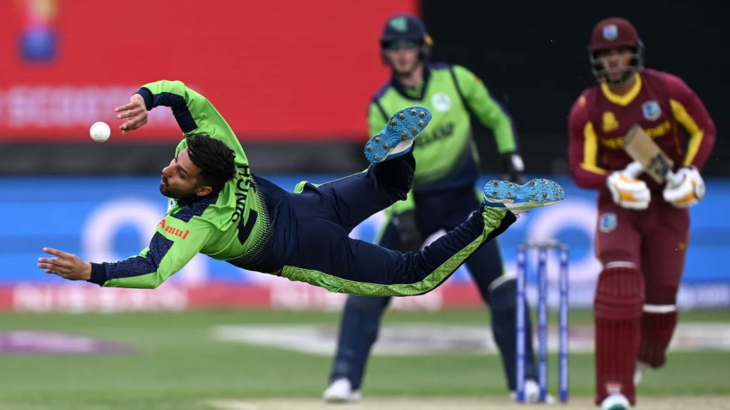 Simi Singh Hurt Himself Trying To Take An Acrobatic Catch