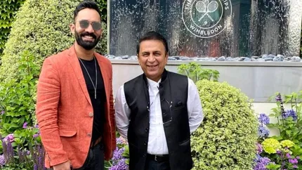 Dinesh Karthik and Sunil Gavaskar