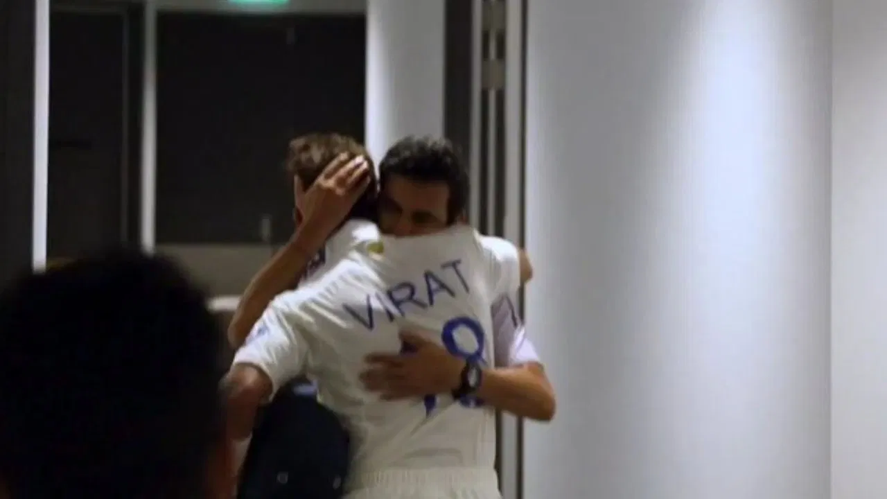 Gautam Gambhir And Virat Kohli Hug