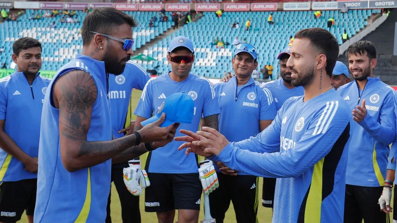 Hardik Pandya Gives Cap To Ramandeep Singh