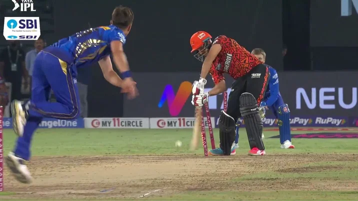 Abhinav Manohar Hit Wicket