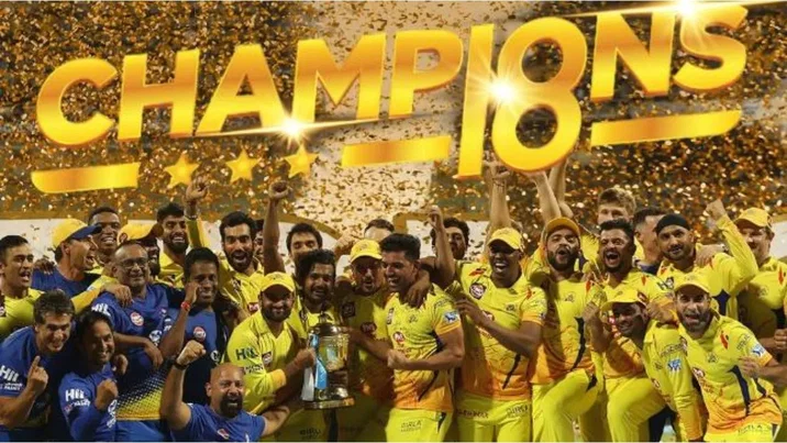 CSK Lifting IPL Trophy
