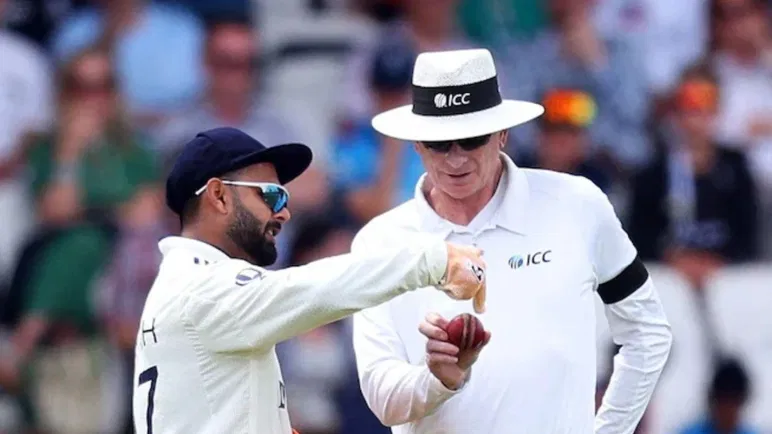 Rishabh Pant with umpire