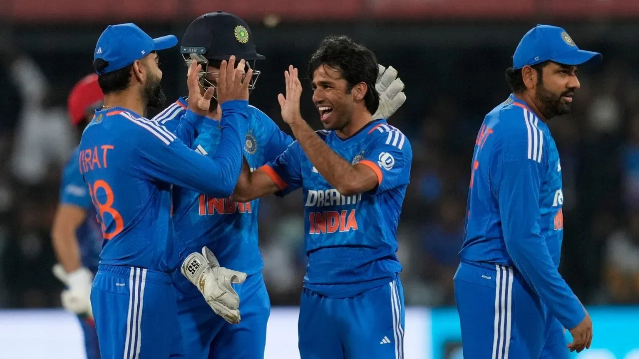 Virat Kohli and Ravi Bishnoi