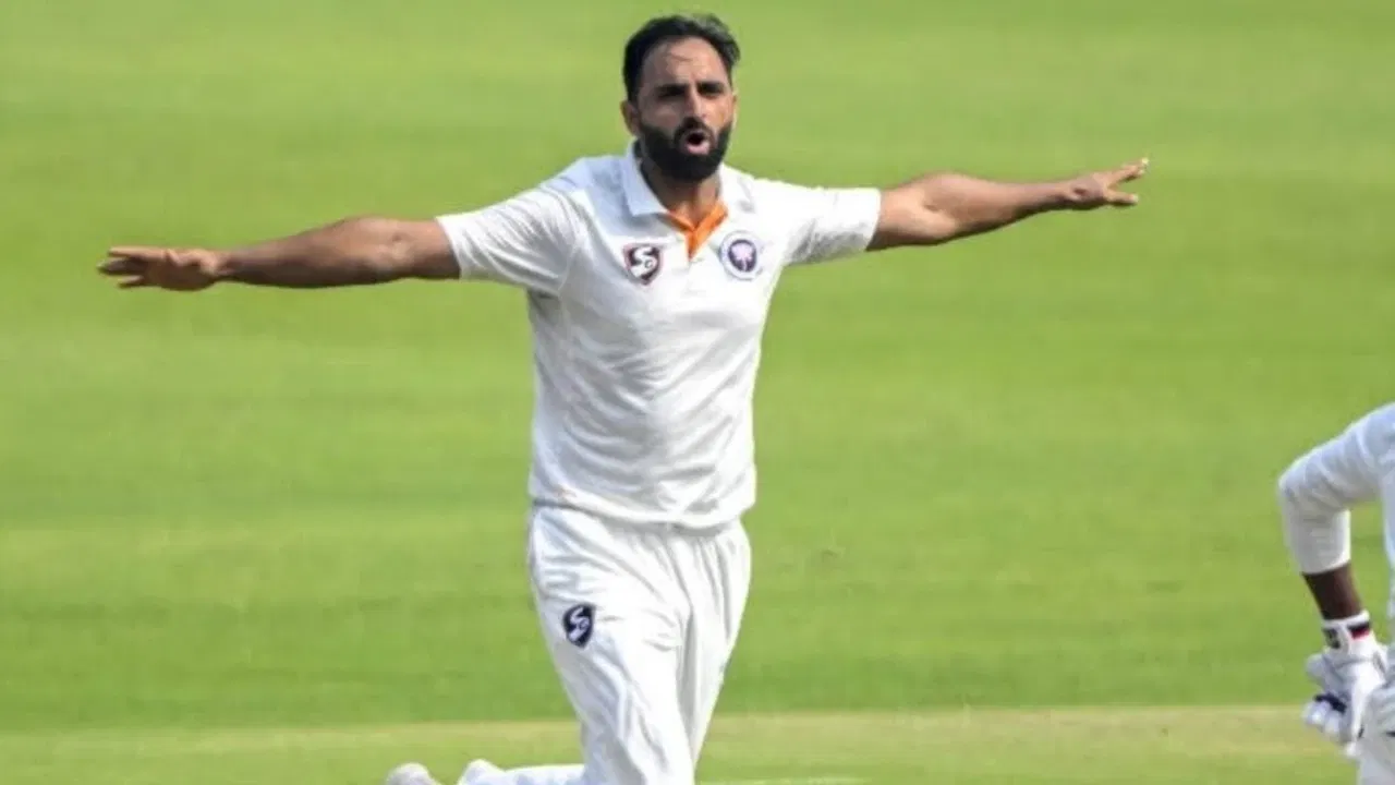 Auqib Nabi creates history in Duleep Trophy
