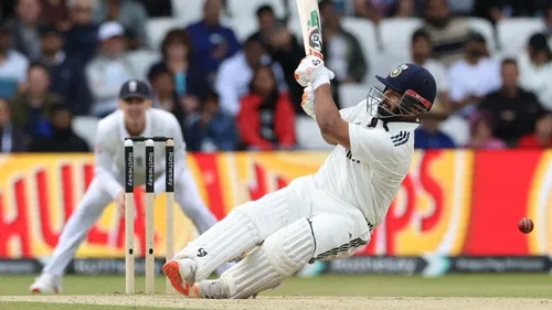 Dinesh Karthik slams Rishabh Pant