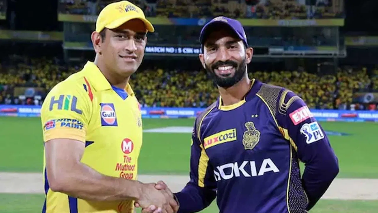 MS Dhoni and Dinesh Karthik