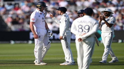 Shubman Gill Zak Crawley clash