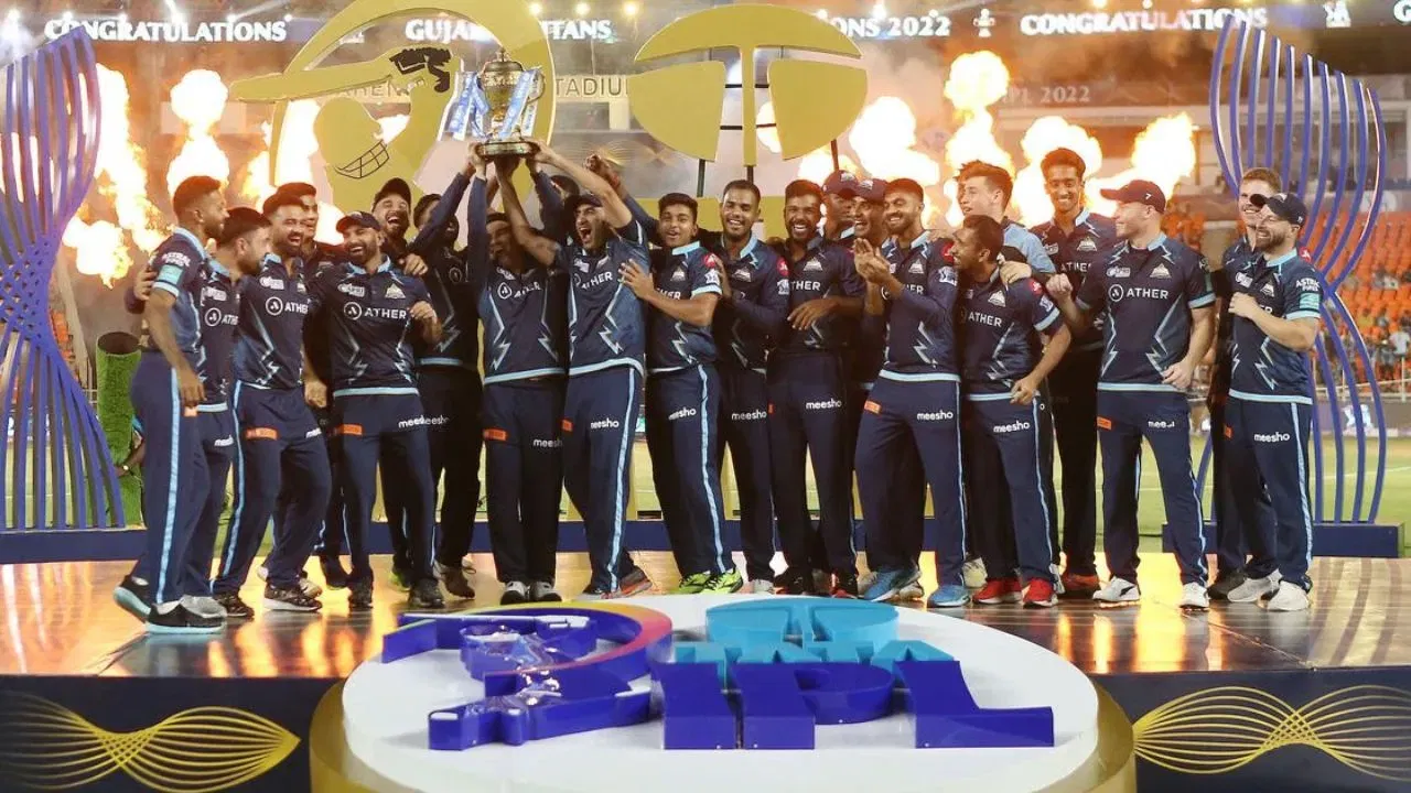 Gujarat Titans Lifting IPL 2022 Trophy