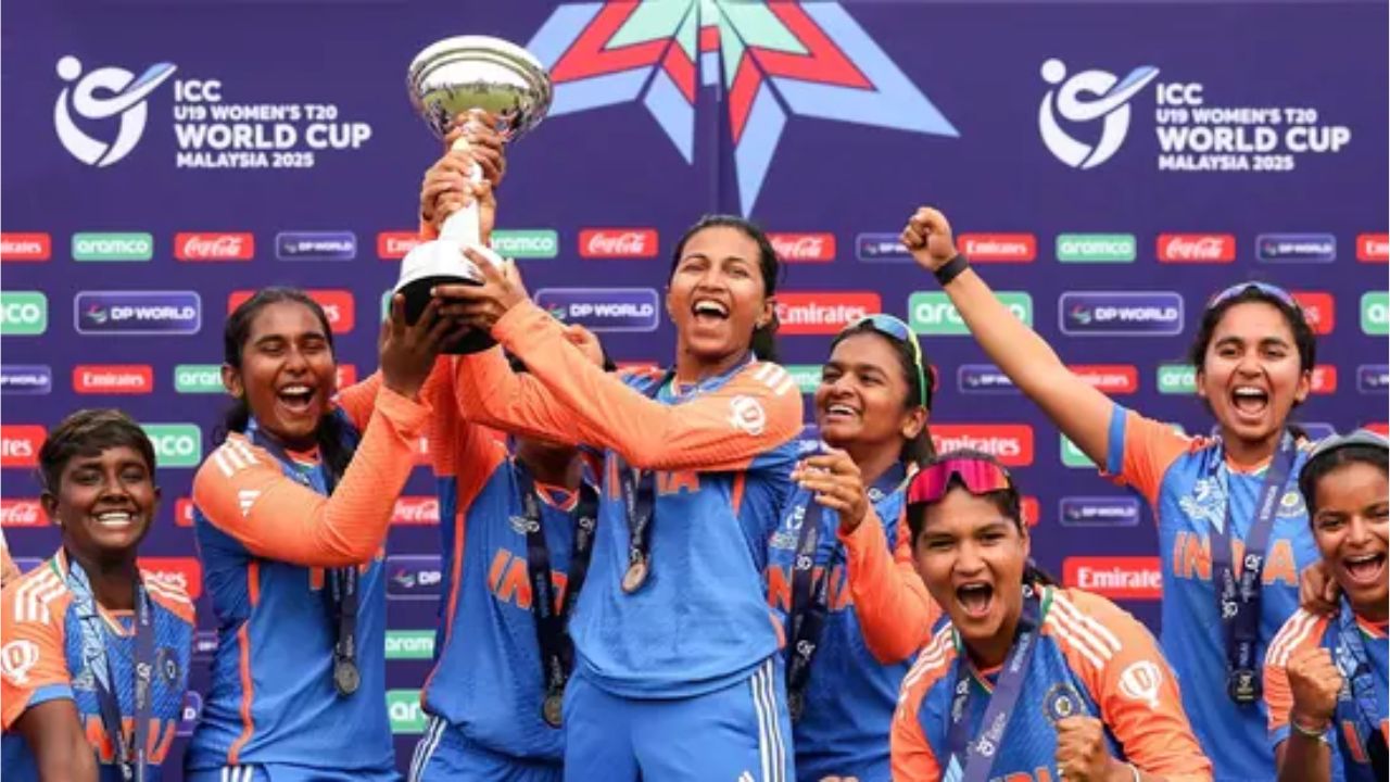 India Women's Under-19 team lifting the title