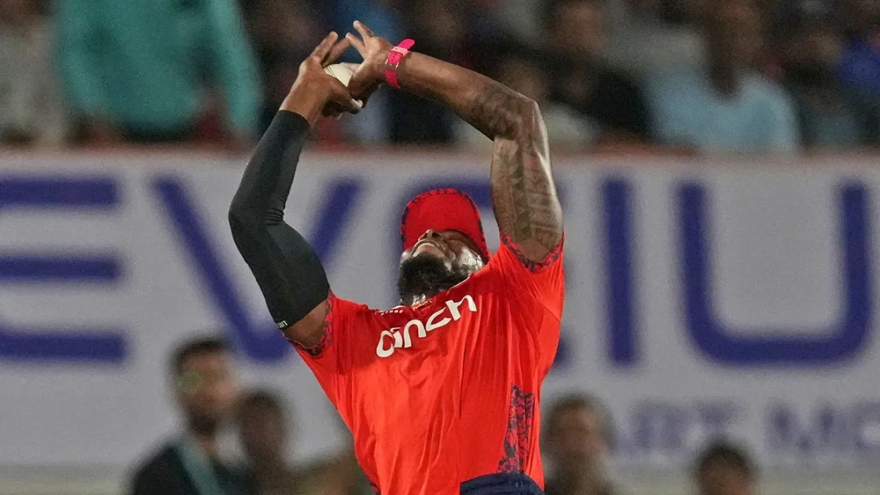 Jofra Archer Takes Stunner To Send Back Abhishek Sharma