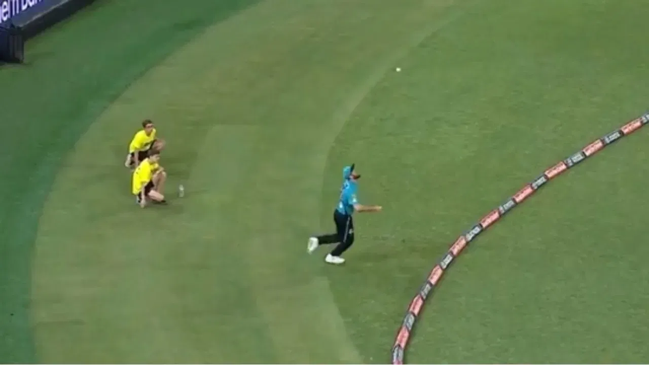 Michael Neser Completes His Bunny Hop Catch - MCC