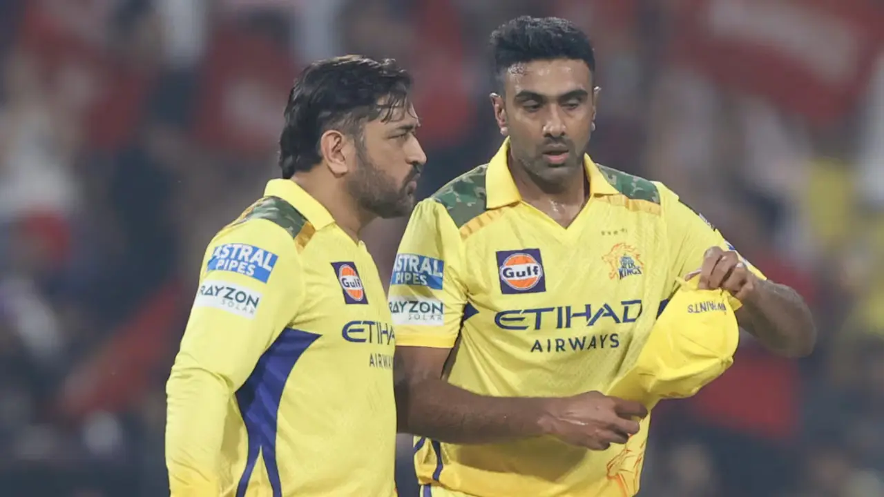 Ravichandran Ashwin And MS Dhoni
