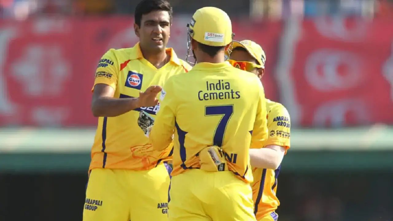 Ravichandran Ashwin And MS Dhoni