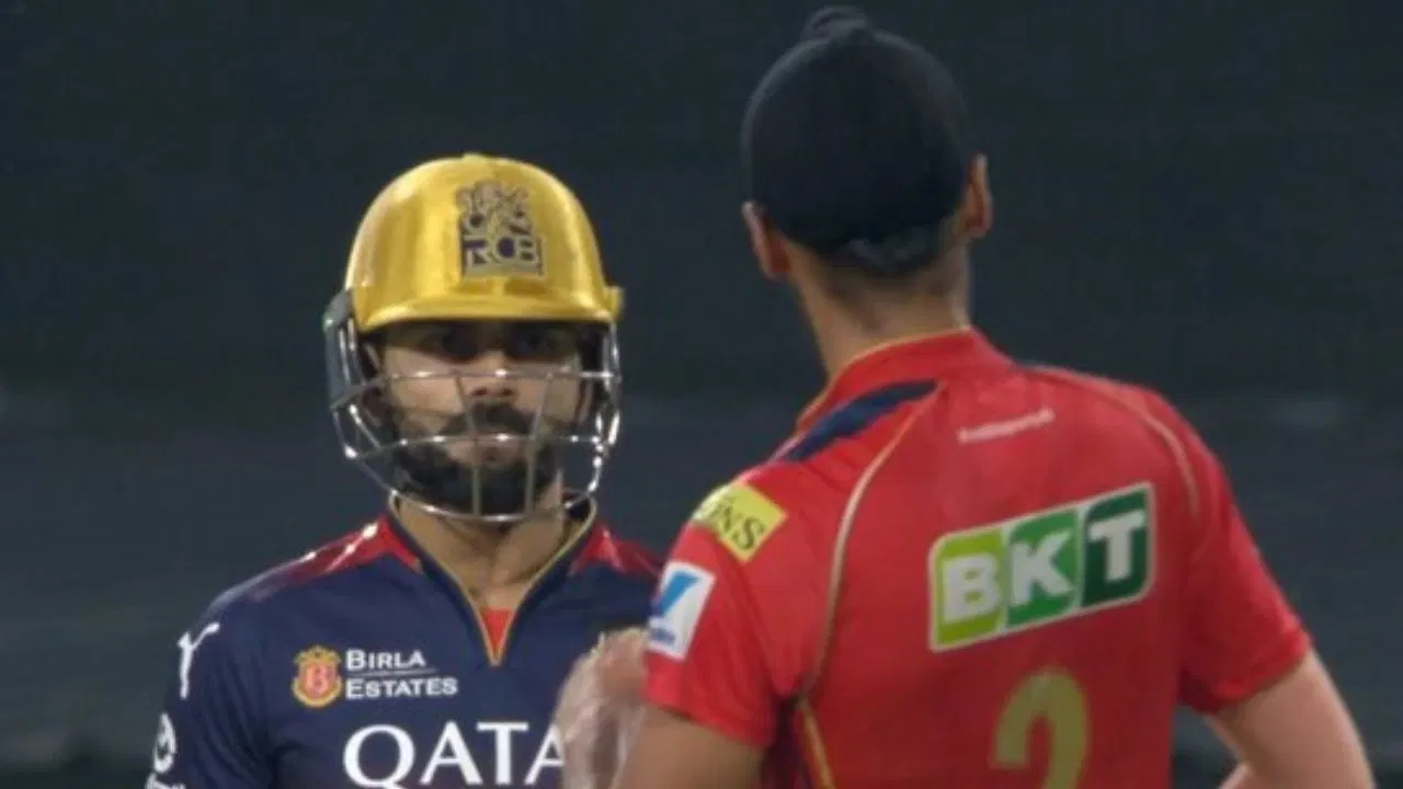 Watch Arshdeep Singh Royally Ignores Virat Kohli After Latter Gives Him A Death Stare