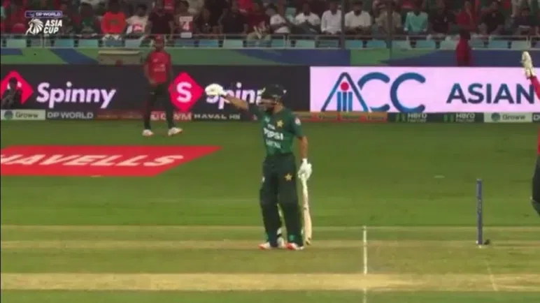 Watch Mohammad Haris Turns Into Full Time Joker Humiliates Entire Pakistan With Brainless Short Run Comedy