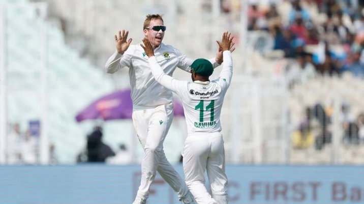 Simon Harmer cooks critics and Indian fans after 8-wicket haul