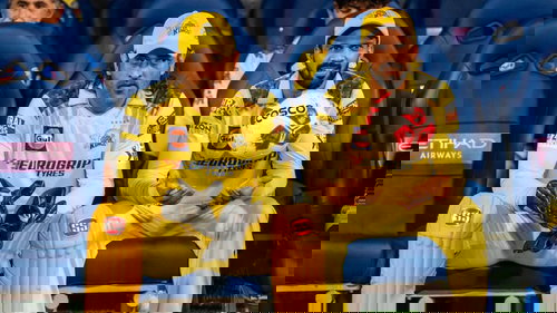 MS Dhoni loses control at CSK as