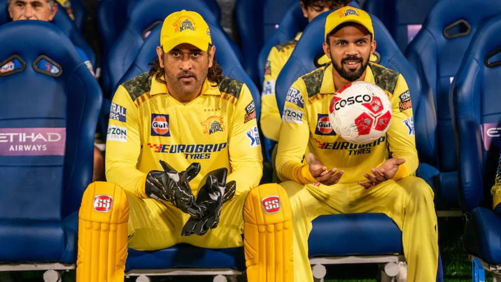 MS Dhoni loses control at CSK as