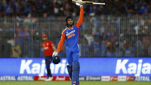 Tilak Varma takes down Mohammad Haris on Mumbai sledge