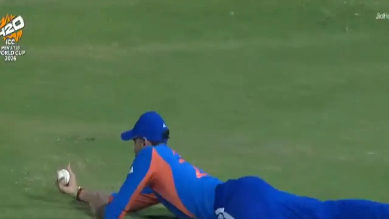 Axar Patels takes a UNBELIEVABLE catch to dismiss Harry Brook