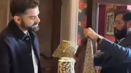 Eknath Shinde Felicitates Virat Kohli In London