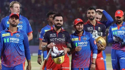 Delhi Capitals players with Virat Kohli