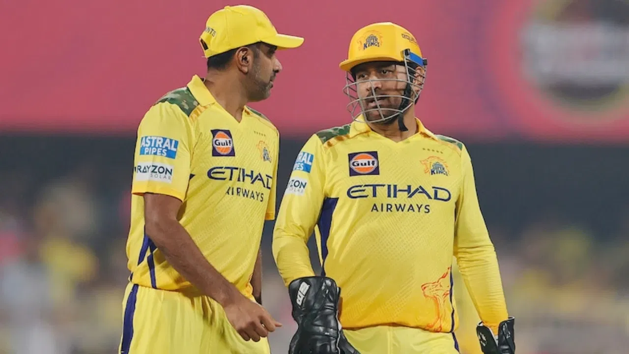 Ravichandran Ashwin and MS Dhoni