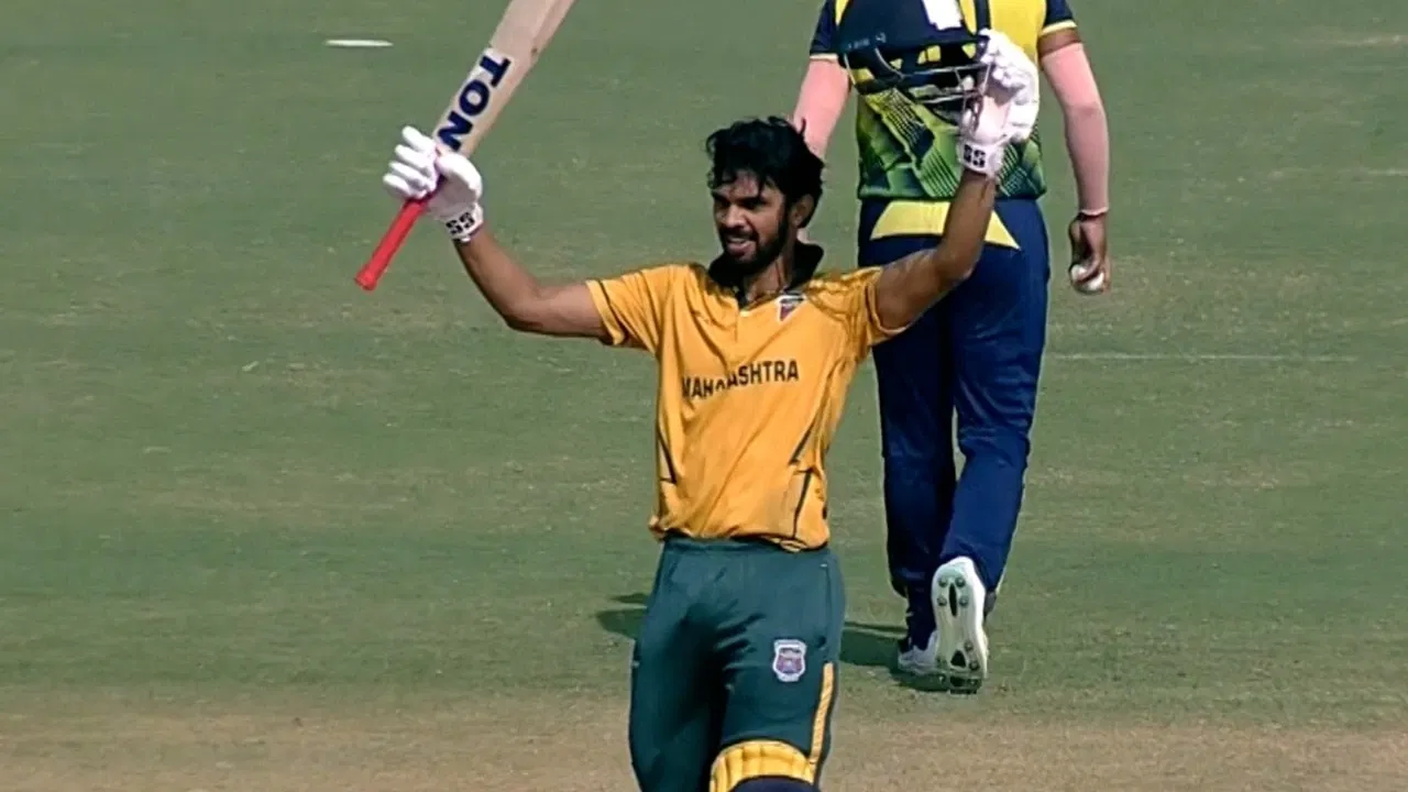 Ruturaj Gaikwad hit VHT century