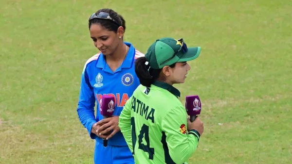 Harmanpreet Kaur Fatima Sana Handshake Snub