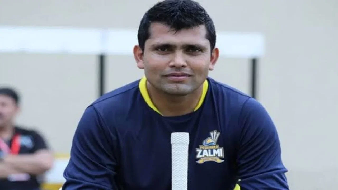 Kamran Akmal trolls Pakistan Super League after Hyderabad Kingsmen jersey turns ball pink Kamran Akmal trolls Pakistan Super League after Hyderabad Kingsmen jersey turns ball pink