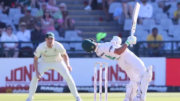 Mitchell Starc's brutal bouncer hits Marques Ackerman's helmet