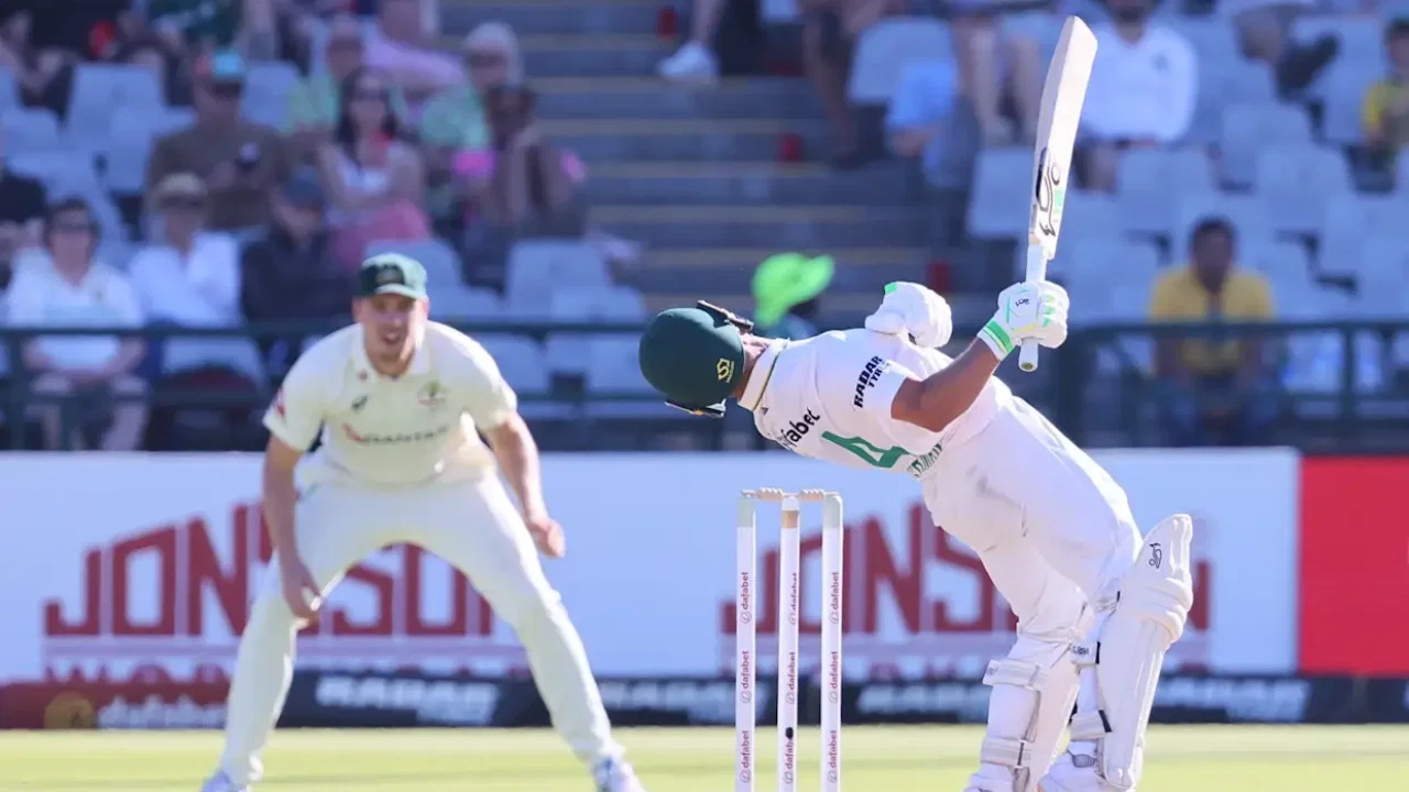 Mitchell Starc's deadly bouncer hits Marques Ackerman on head in SA vs AUS 3rd Test