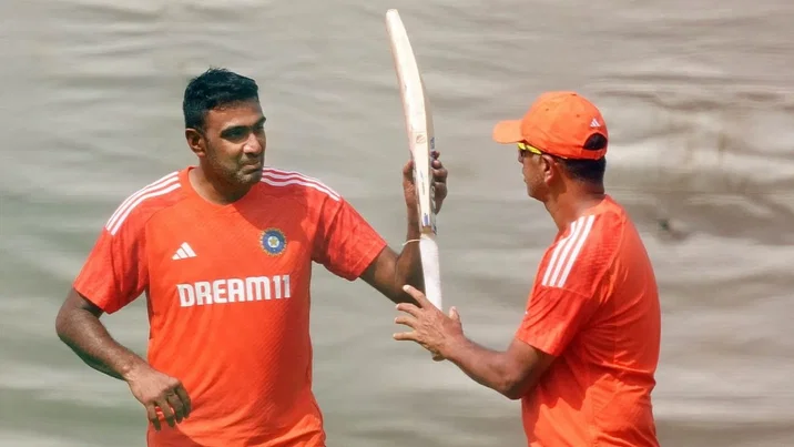 Ravichandran Ashwin And Rahul Dravid