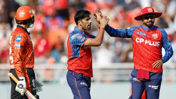 Punjab Kings star Shashank Singh Stuns SRH Openers Travis Head Abhishek Sharma With Stunning Bowling In IPL 2026