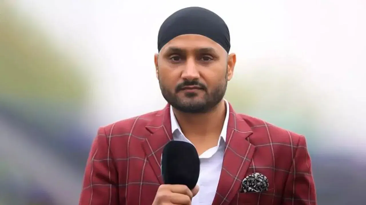 Harbhajan Singh explodes at ex-Pakistan player over controversial remark