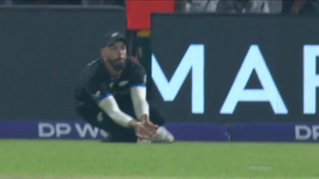 WATCH: Daryl Mitchell takes CONTROVERSIAL catch to dismiss Aiden Markram