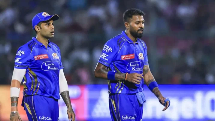 EX-RCB batter drops massive hint on Mumbai Indians' captaincy change ahead of IPL 2026