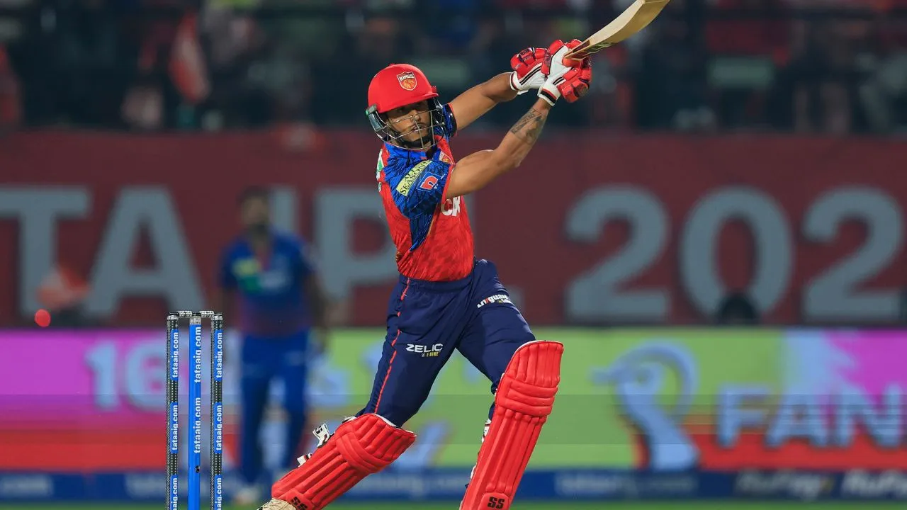 Suryansh Shedge smashes Mitchell Starc out of the stadium with monstrous 100-meter six in PBKS vs DC clash