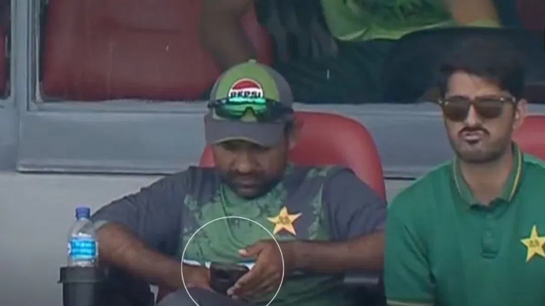 Sarfaraz Ahmed usage of phone during U-19 World Cup India vs Pakistan game raises questions over ICC rules